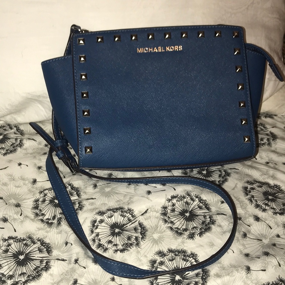 Michael Kors Selma Stud medium messenger purse